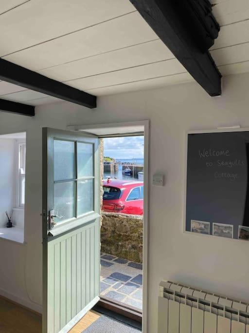 Seagulls Cottage, Touching Distance From Beach Mousehole Bagian luar foto