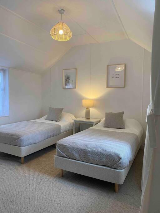 Seagulls Cottage, Touching Distance From Beach Mousehole Bagian luar foto