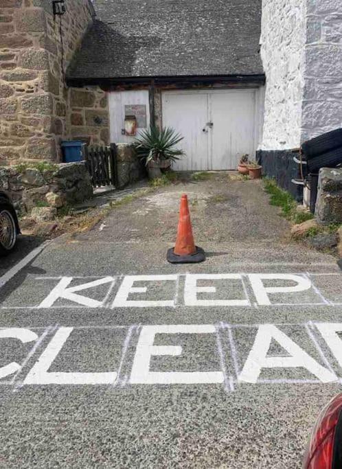 Seagulls Cottage, Touching Distance From Beach Mousehole Bagian luar foto