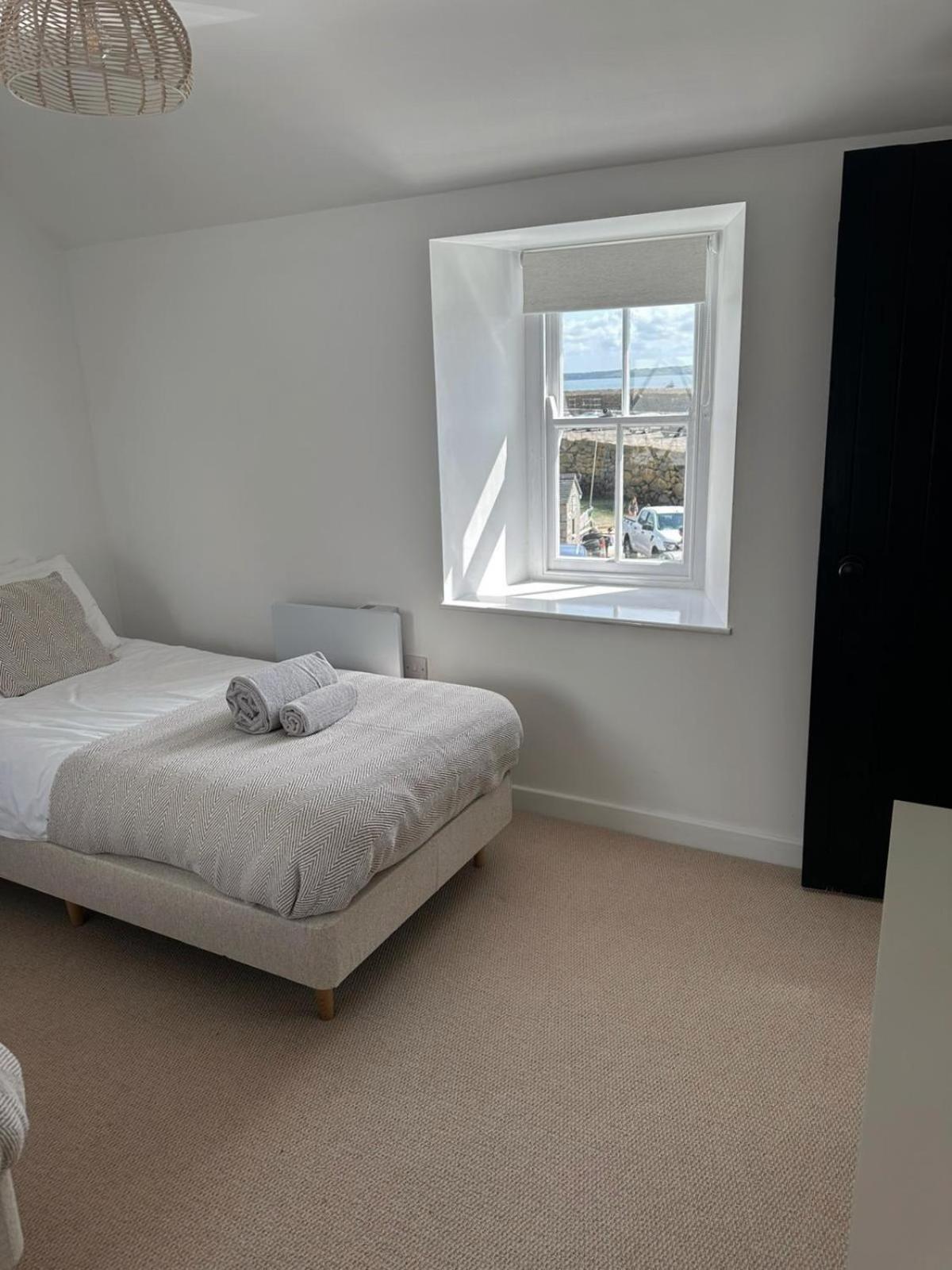 Seagulls Cottage, Touching Distance From Beach Mousehole Bagian luar foto