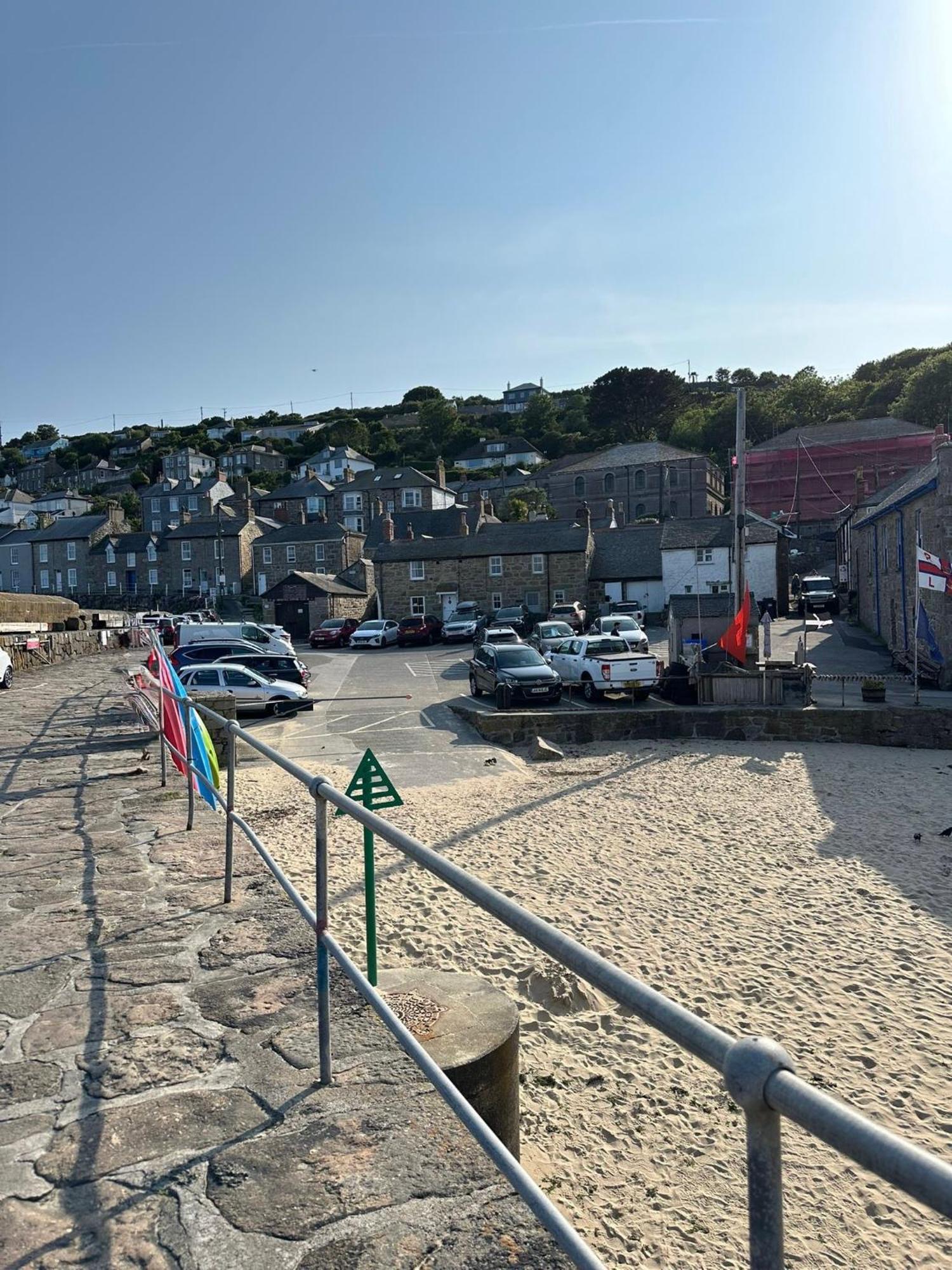 Seagulls Cottage, Touching Distance From Beach Mousehole Bagian luar foto