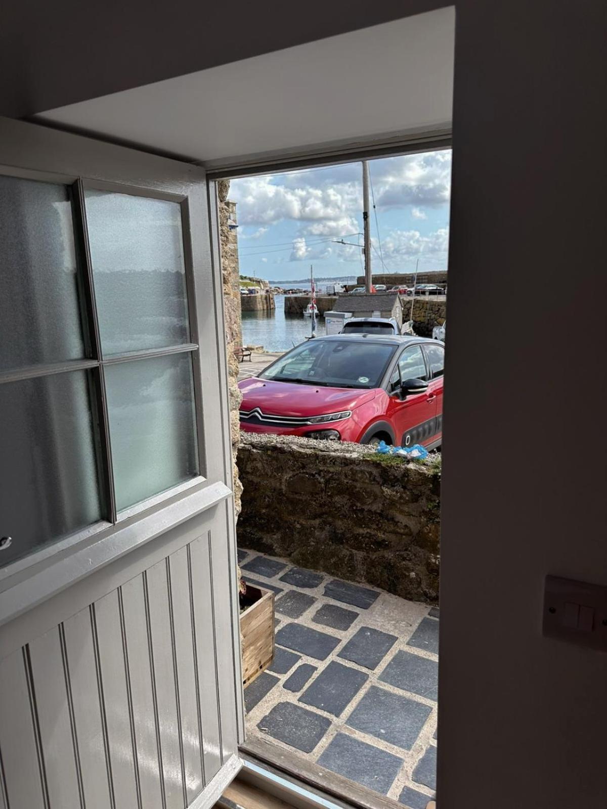 Seagulls Cottage, Touching Distance From Beach Mousehole Bagian luar foto