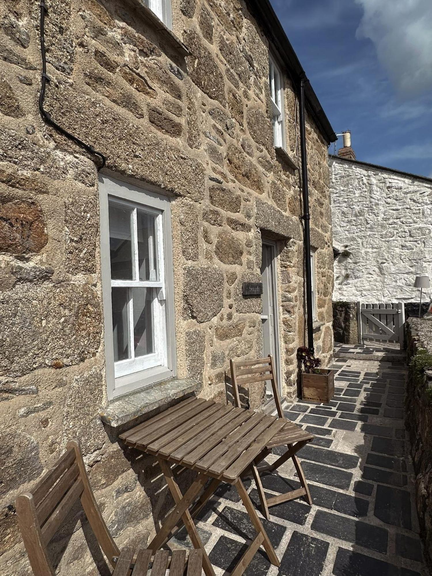 Seagulls Cottage, Touching Distance From Beach Mousehole Bagian luar foto